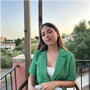 Soy una profesora innovadora y con capacidad de resolución para dar respuesta a cualquier alumno.